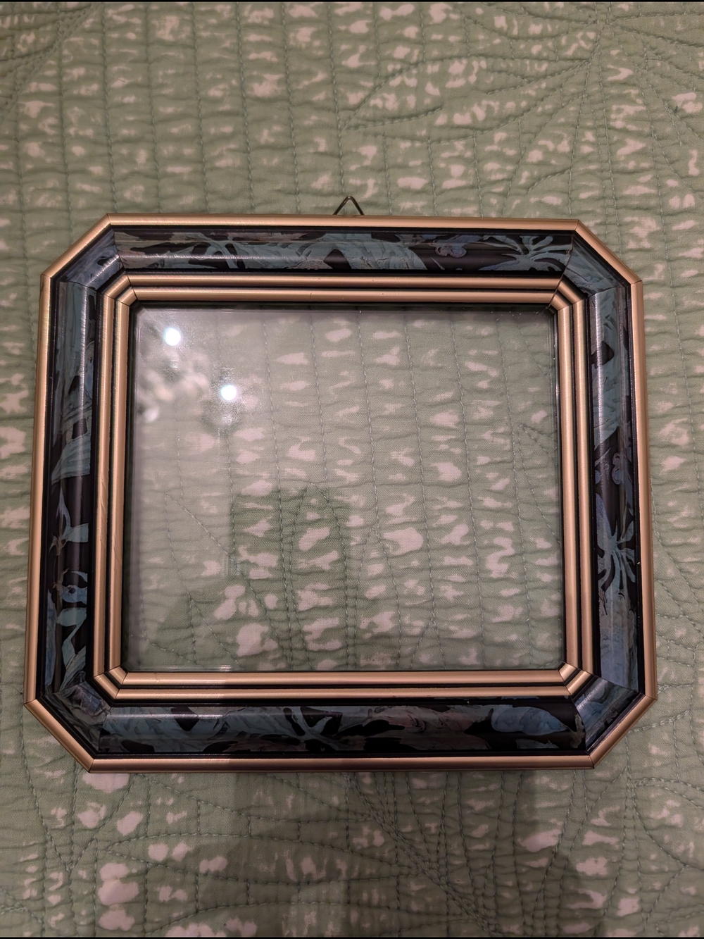 Decorative Octagonal Picture Frame in Black and Gold